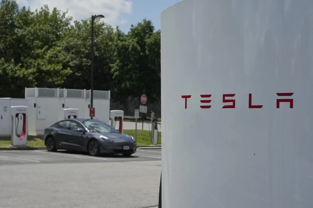 傳特斯拉要求製造汽車時排除大陸製造的零組件。(資料照/《美聯社》)