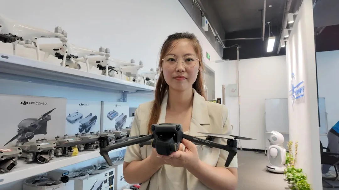 武漢一名女子易娟靠著維修無人機一年賺超過2000萬,相當驚人。(圖/翻攝微信公眾號「長江日報」)
