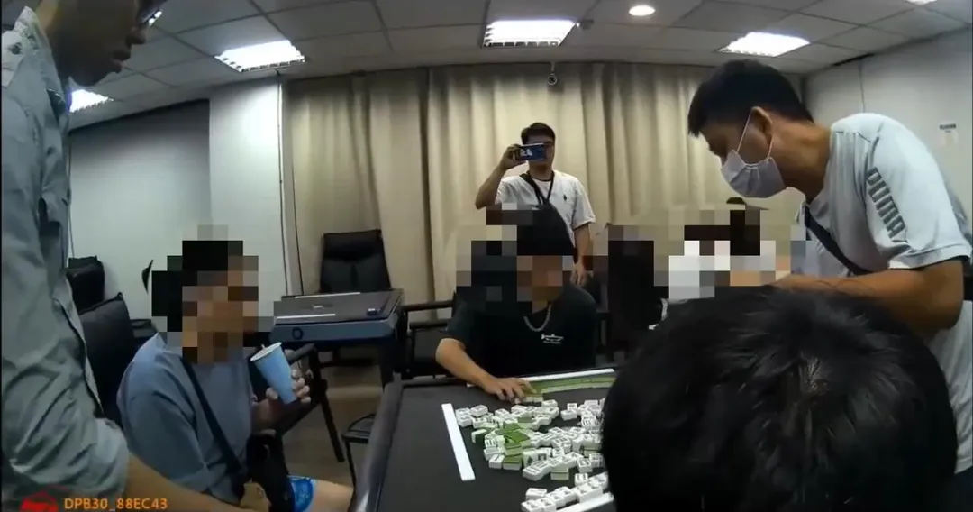 警方查獲棋牌社麻將賭場。（圖／翻攝畫面）