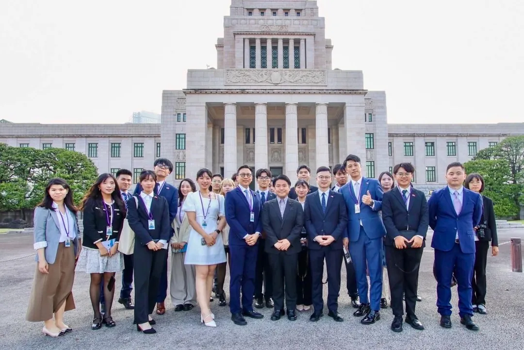 國民黨率青年參訪團拜訪日本國會。（圖／葛如鈞臉書）