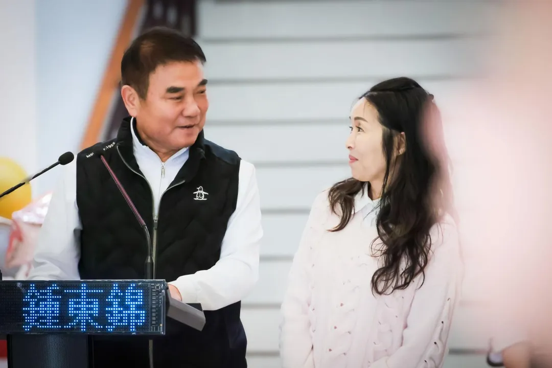 鍾東錦曾自曝財產很多來自老婆陳美琦繼承家產。（圖／鍾東錦臉書）