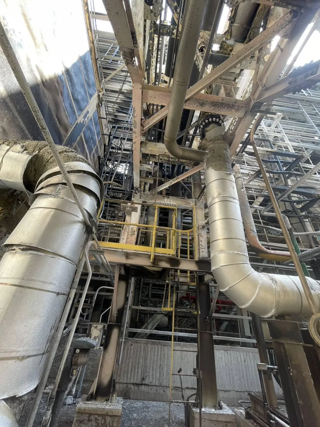 高雄興達發電廠天然氣外洩爆炸事件，台電董事長親上火線，揭事故原因。（圖／翻攝畫面）