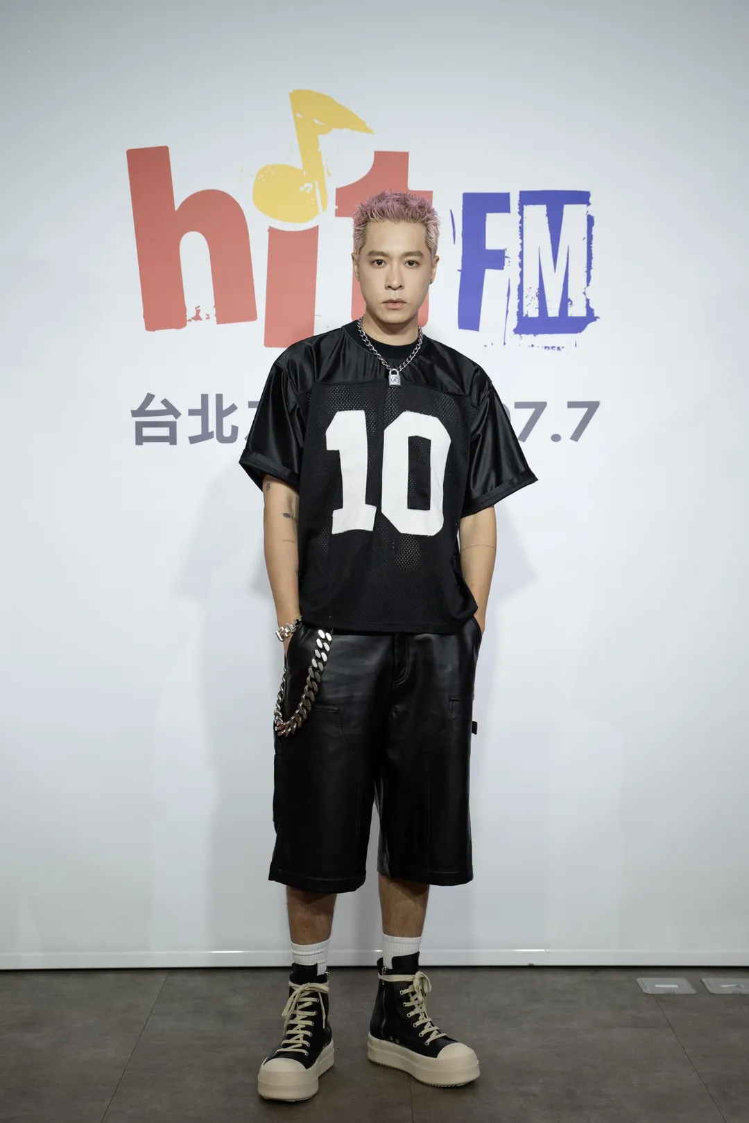 周湯豪透露正在準備下一首新歌MV。（圖／Hit Fm聯播網提供）