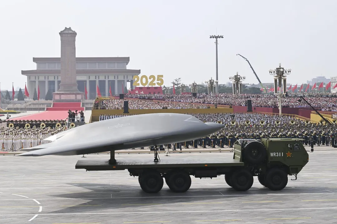 解放軍正迅速推進無人機能力。圖為空中無人作戰方隊在大陸「九三閱兵」上。（圖／新華社）