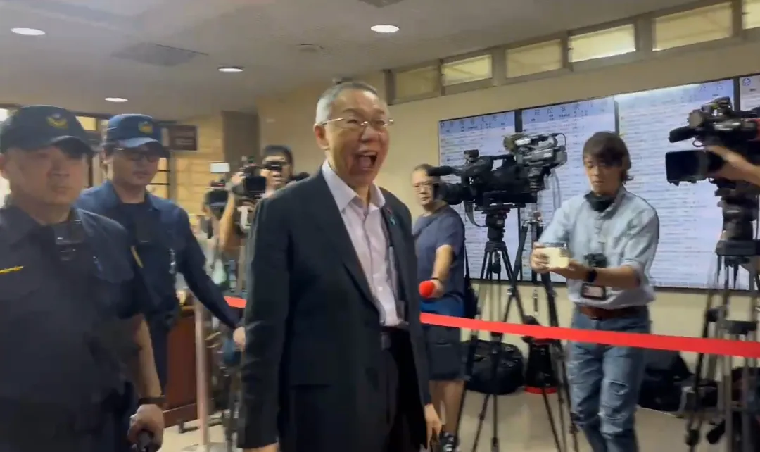 柯文哲聽到「賴清德叫在野放下屠刀」張大嘴。(圖/中天新聞)