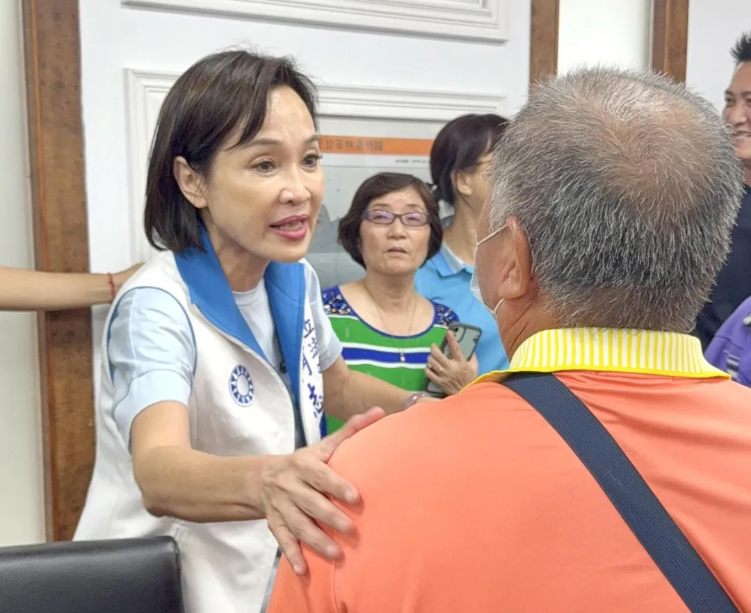 柯志恩透露事故當天當地居民都還不知道發生什麼事。（圖／柯志恩臉書）