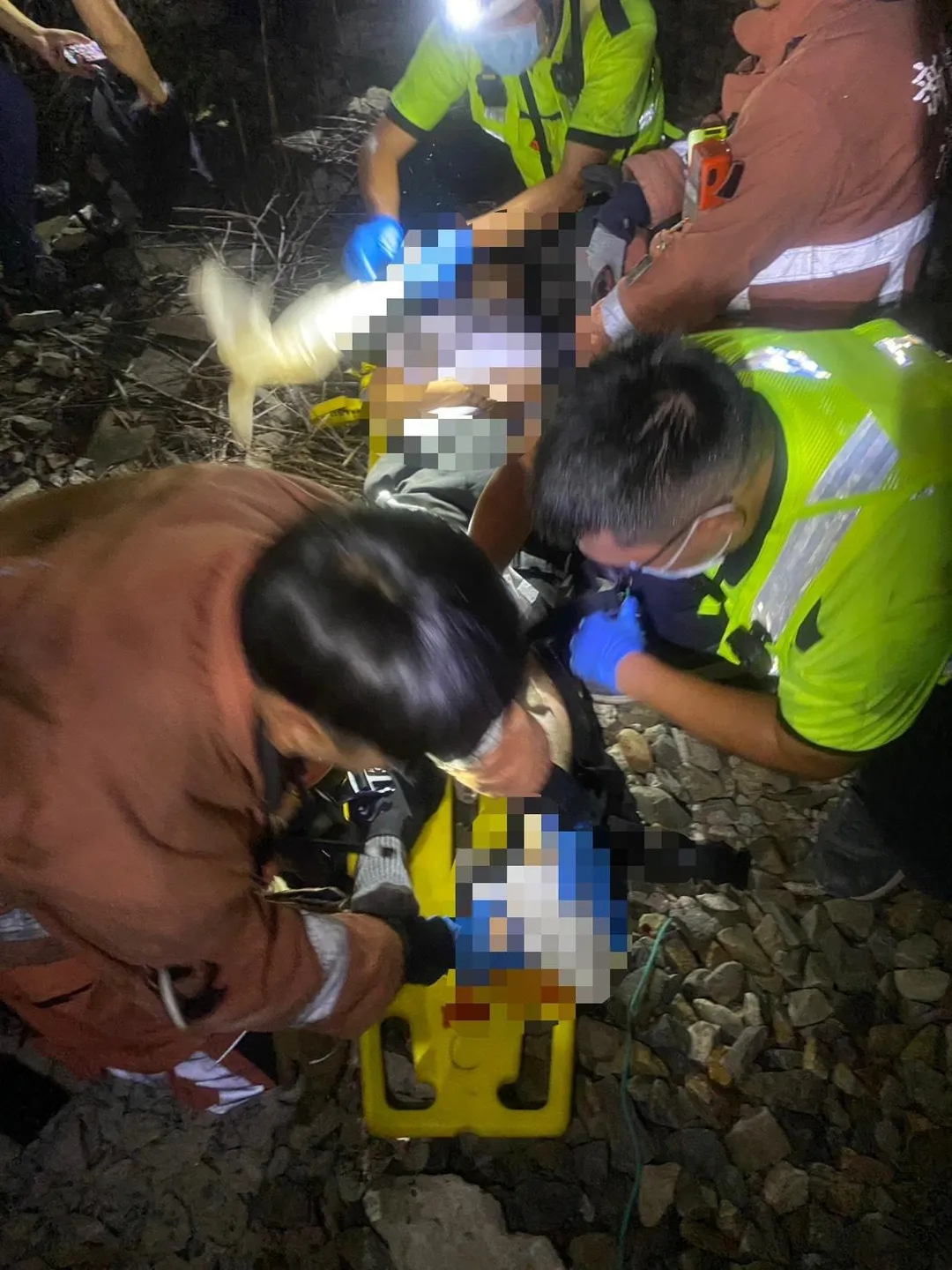 新竹市北新竹車站今（11）日晚間7點41分驚傳1名35歲男子遭火車撞擊事故。（圖/翻攝畫面）