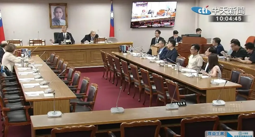 立法院朝野協商，立法院長韓國瑜稱讚民進黨團總召柯建銘。（中天新聞）