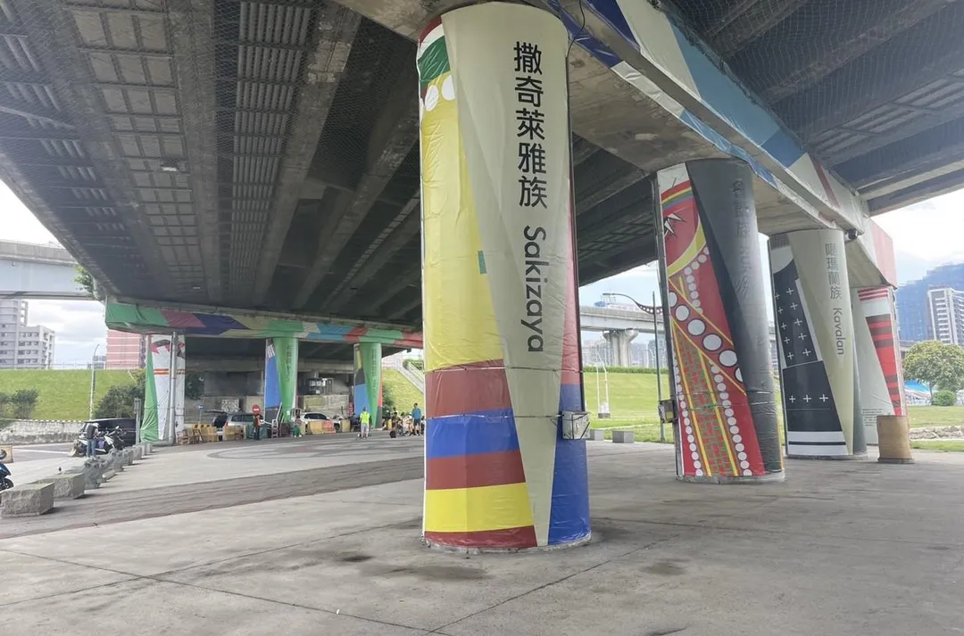 中山橋原住民族主題園區中秋節臨時開烤肉野炊區。（圖／新北市高灘處）