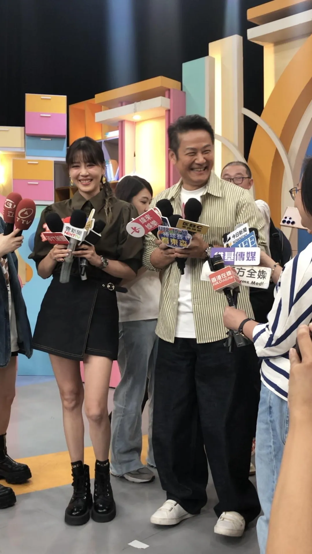 徐乃麟（右）祝福沈玉琳早日康復。（圖／記者郭竹倩 攝）