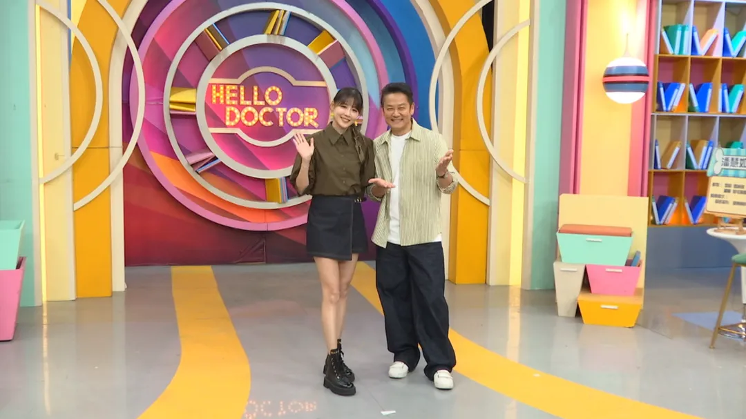 徐乃麟（右）與嚴立婷（左）12日出席《醫師好辣》節目10週年記者會。（圖／中天新聞）