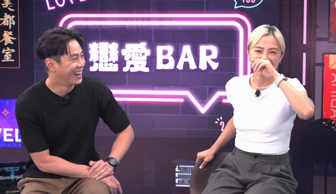 吳東諺(左)分享追求白家綺的過程。(圖/《戀愛熊天秤》提供)