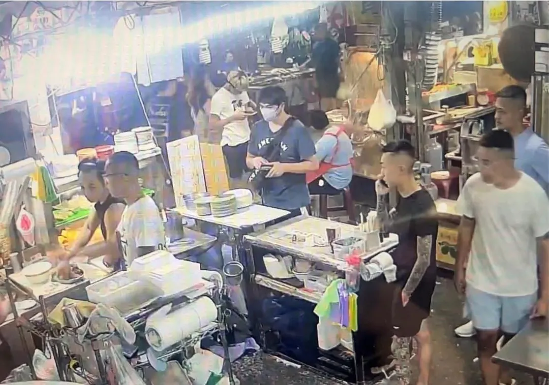 台北市景美夜市某海產店遭人恐嚇,警方立即展開調查,已循線掌握涉案對象,持續深入追查中。(圖/翻攝畫面)