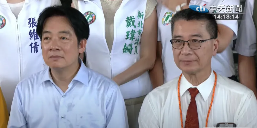 身兼民進黨主席的賴清德（左）總統要求黨政同步後，黨中央秘書長徐國勇（右）在未事先知會立院黨團總召柯建銘的情況下加入黨團群組，被外界認為不尋常。（資料照／中天新聞）
