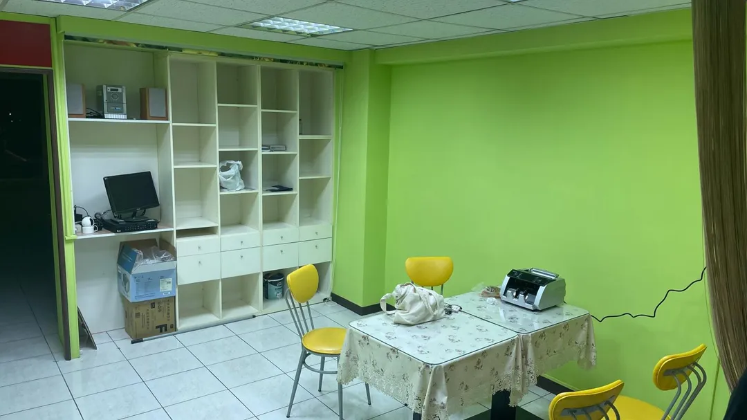 警方破獲一起以實體店面為掩護的虛擬貨幣詐騙案，搜索3家虛擬貨幣實體門市。（圖/警方提供）