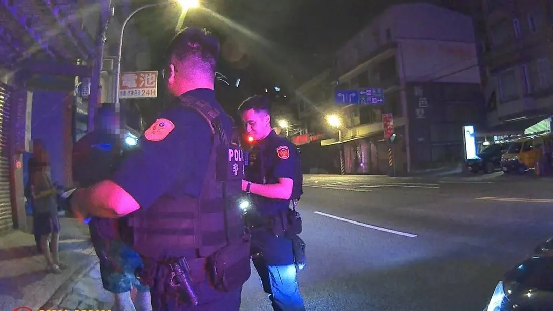 桃園發生2派人馬凌晨酒醉鬧事,警方出動快打部隊。(圖/警方提供)