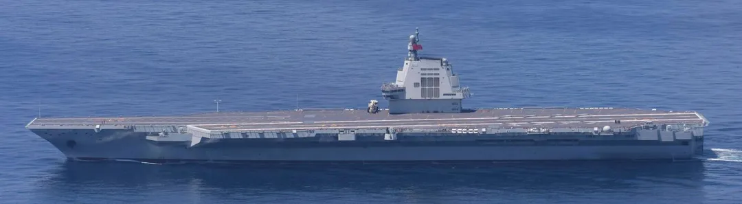 大陸首艘傳統起降航艦福建號。(圖/美聯社)