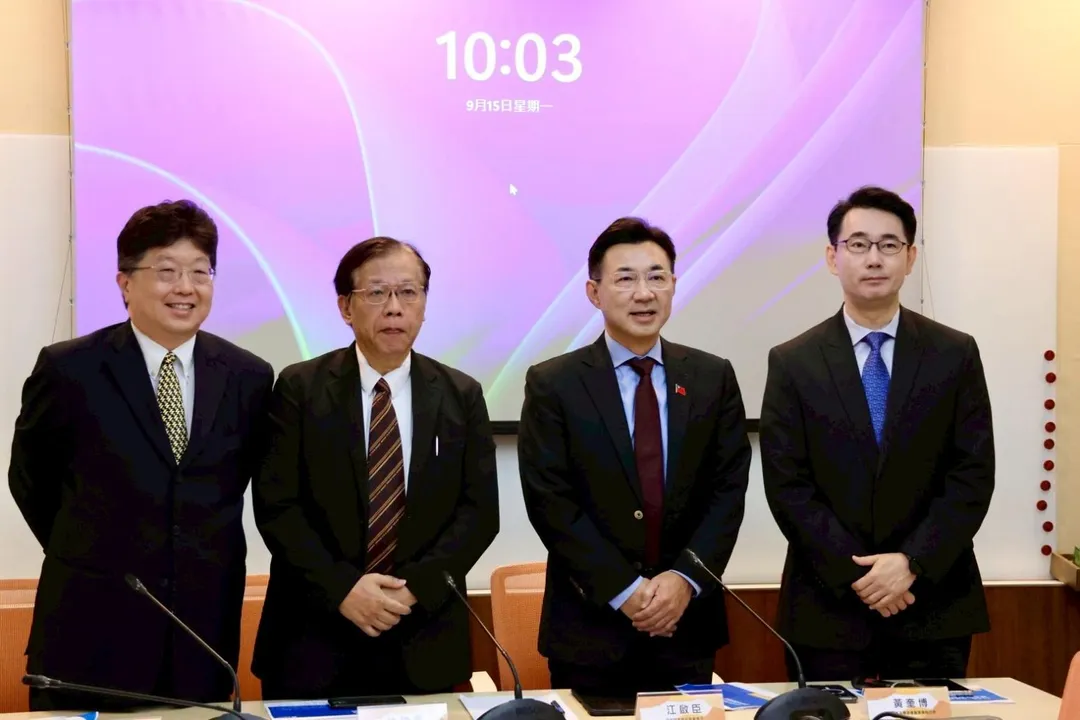 科克蘭資本公司董事長楊應超（左起）、中信金融管理學院講座教授林建甫、立法院副院長、啟思民本基金會董事長江啟臣、基金會董事兼執行長黃奎博。（啟思民本基金會提供）