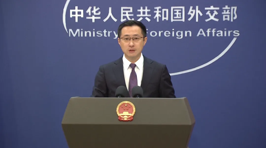 林劍主持大陸外交部例行記者會。（圖／CCTV+）
