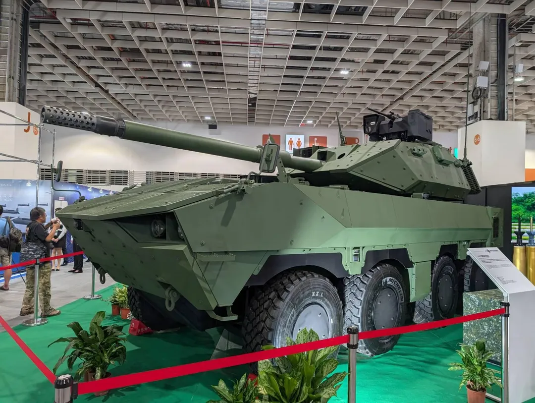 今年台北航太展首度公開105公厘輪型戰車D3原型車，不但改採新型底盤，砲塔也略加修改。(圖/宋玉寧攝)