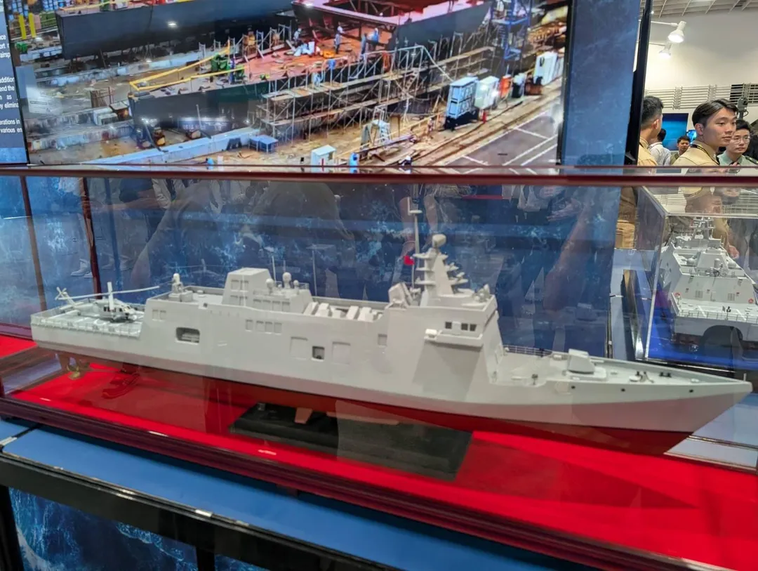 台北航太展展出的反潛型輕巡防艦原型艦模型。(圖/宋玉寧攝)