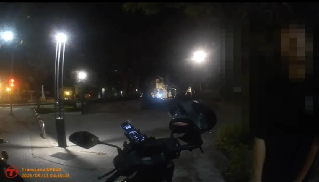 台中陳姓男大生和林姓好友酒駕上路，看到巡邏員警竟熄火互換座位，結果酒測值超標，當場被開罰並查扣車牌。（圖/警方提供）