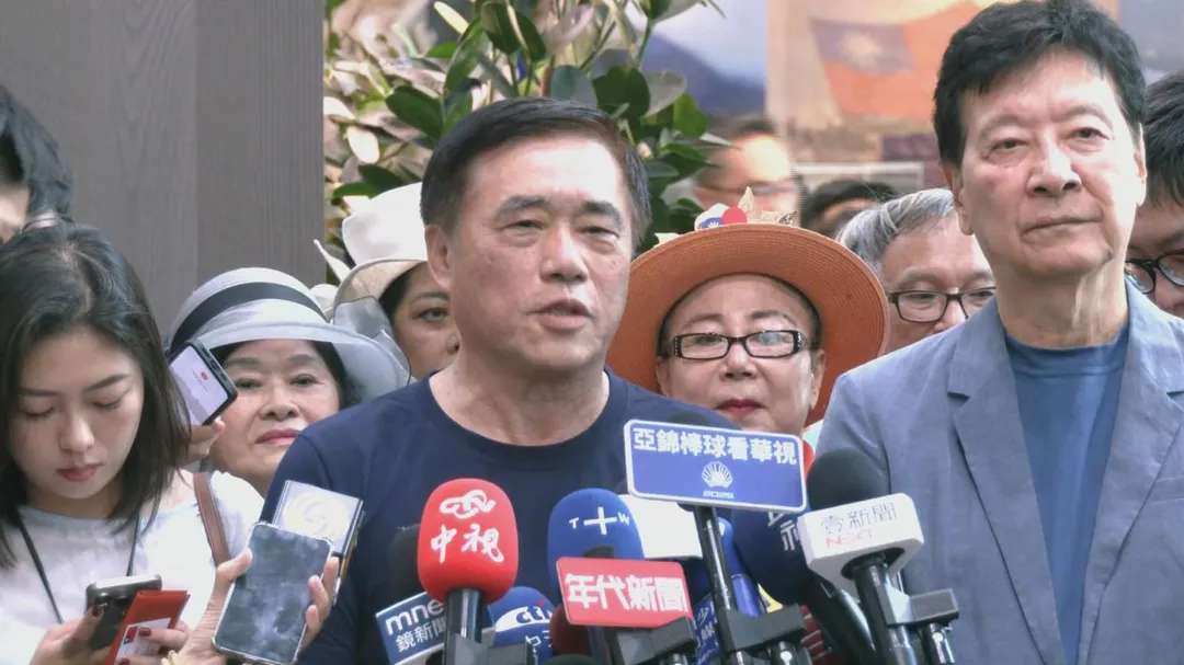 郝龍斌領表參選國民黨主席。（圖／中天新聞）