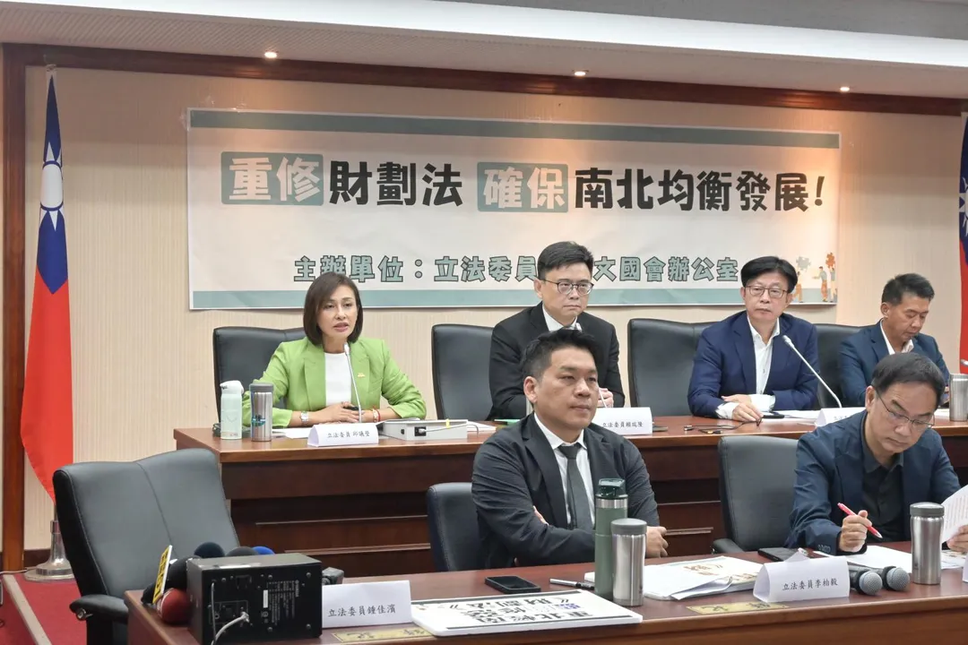民進黨立委群聚召開記者會,但未邀陳亭妃出席。(郭國文辦公室提供)