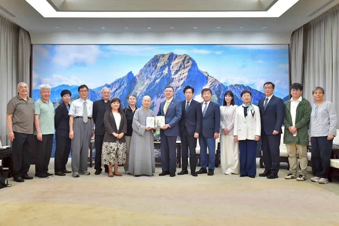 行政院長卓榮泰會見釋昭慧等人。(行政院提供)