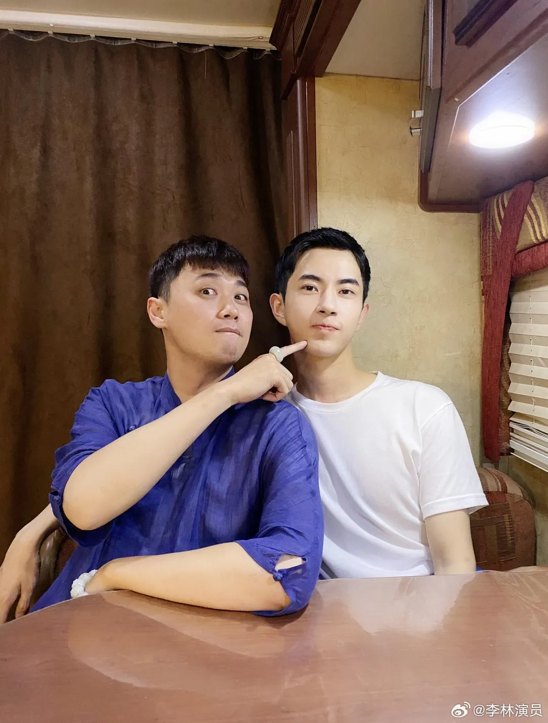 李林（左）曾在《新白娘子傳奇》中飾演于朦朧姊夫。（圖／翻攝李林演員 微博）