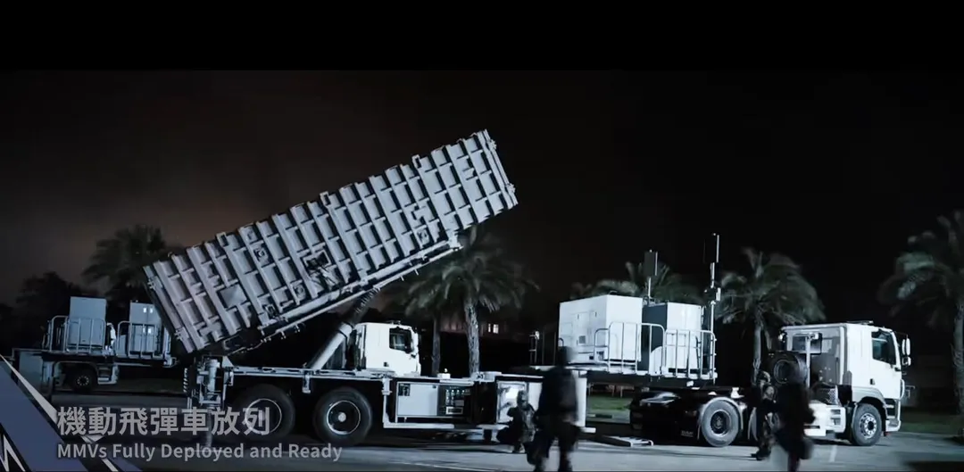 海鋒大隊的雄三增程型飛彈發射車。(圖/截自海軍臉書影片)
