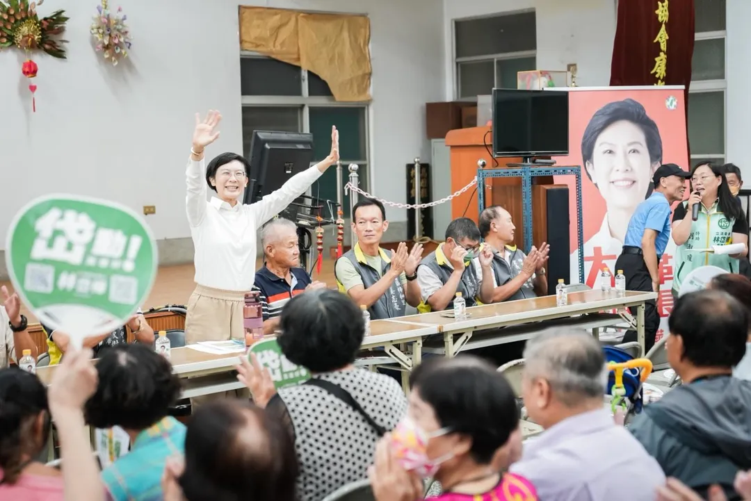 林岱樺21日於梓官區舉辦地方建設座談會,現場湧入上百名里民熱情參與。(圖/林岱樺辦公室提供)