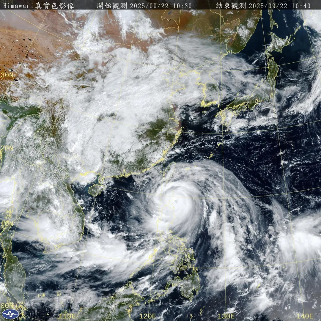 強颱樺加沙暴風圈已觸及恆春陸地。(圖/中央氣象署)