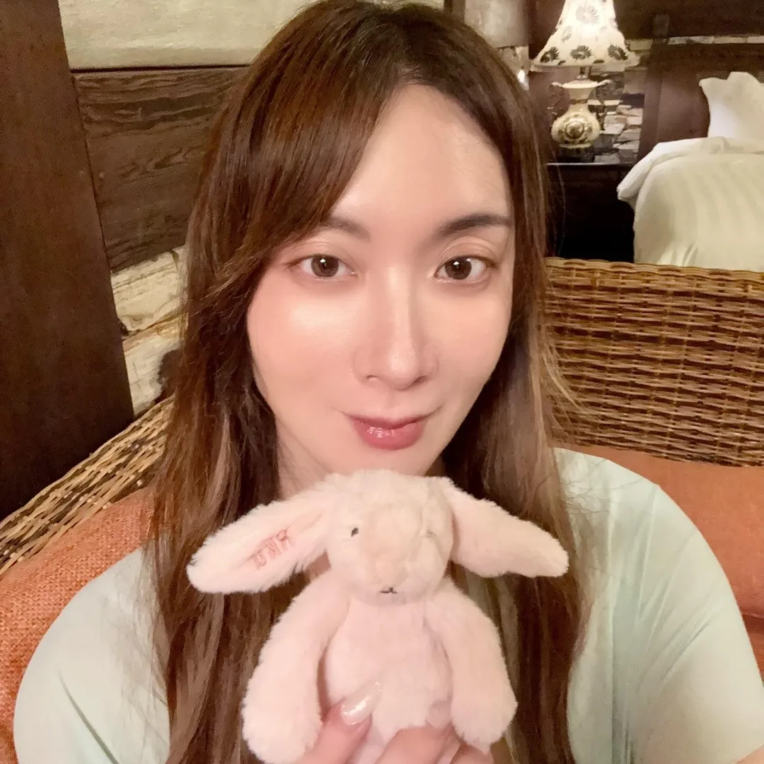 曾有「最美檢察官」美譽的陳漢章，在今年8月底正式卸下檢察官職務轉任律師後，近日以伴娘身分出席好友婚禮，展開人生新篇章。（圖／樂樂律師·前樂檢）