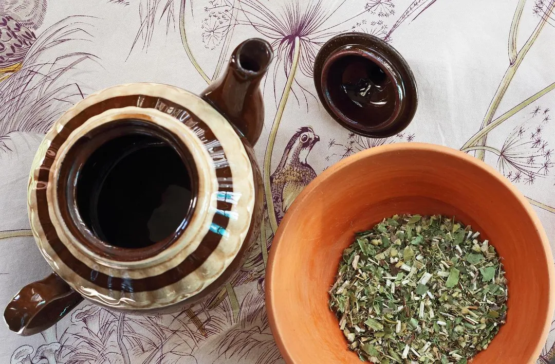 研究顯示,每日約飲用三杯茶,或使用6至8克的茶葉,是具有最大抗老化潛力的建議量。(示意圖/Pixabay)