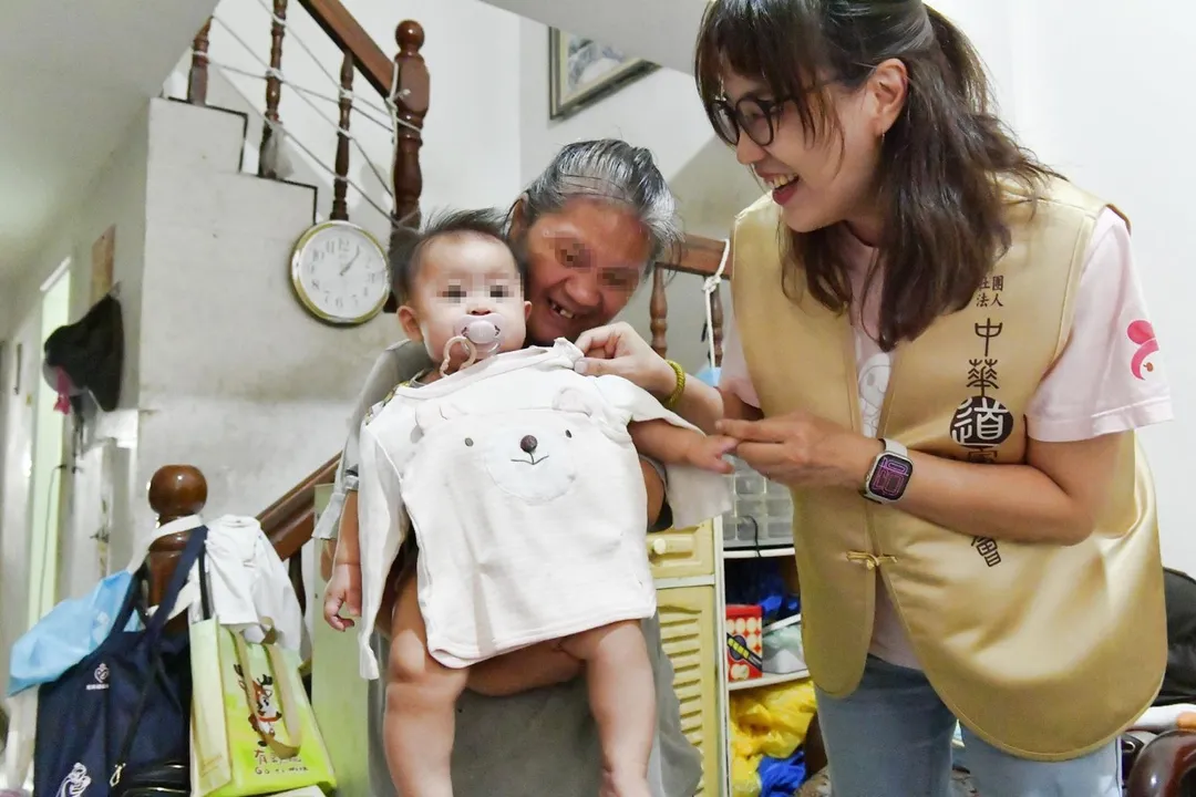 每個新生兒，都值得被好好呵護，但對許多弱勢家庭來說，因經濟拮据，無法為寶貝添購必需物品。(圖/道家人文協會)