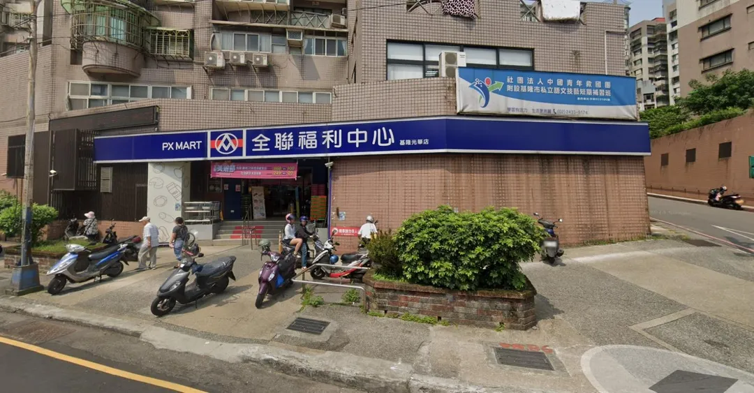 一名在基隆光華門市的消費者,僅花費40元購買醬料,就幸運獲得200萬元特獎。(圖/翻攝自Google街景圖)