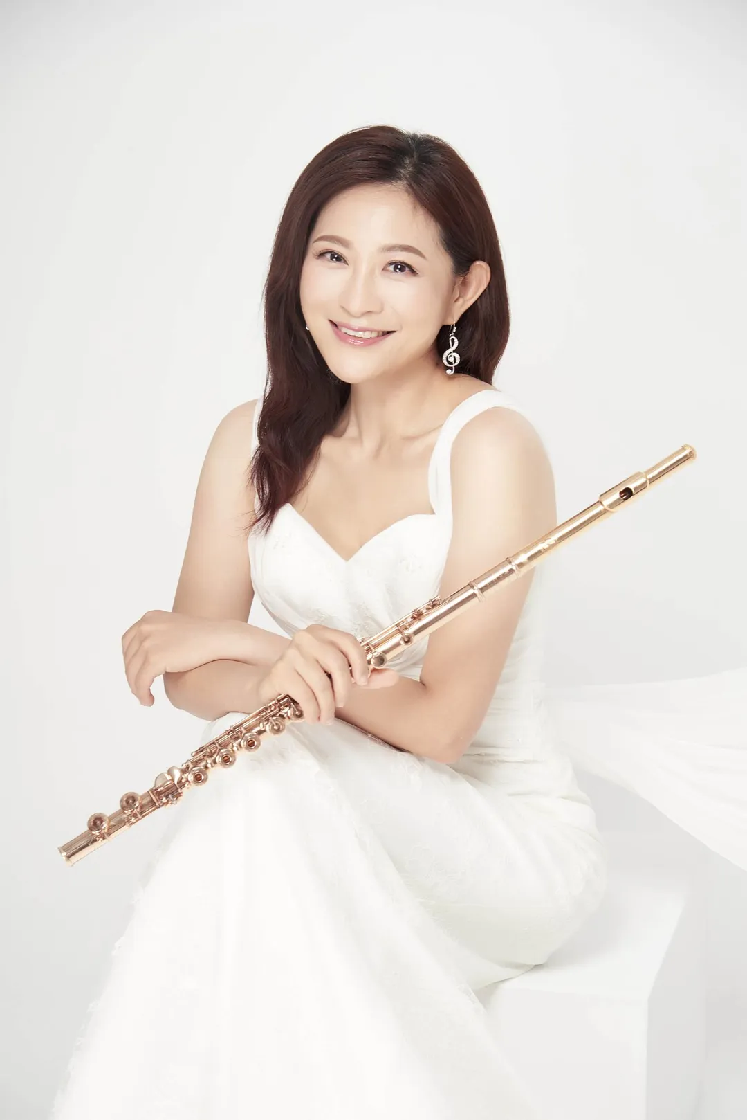 華姵將古典音樂融入客家美學，創造獨特風格。（圖／華姵老師 提供）