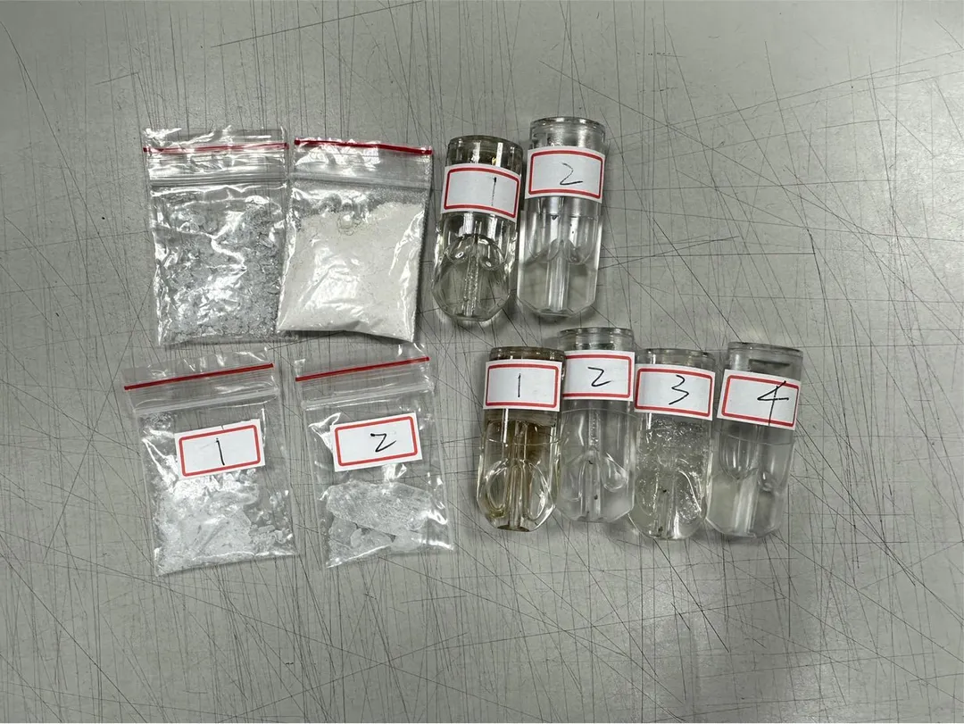 新北市三重一對情侶違規穿越馬路,看到警方當場逃跑,原來身上藏有毒品。(圖/警方提供)