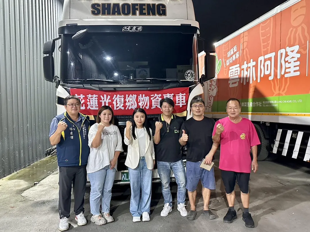 張嘉郡替愛心隊加油打氣,並當場響應宣布捐出一個月所得。(圖/張嘉郡辦公室提供)