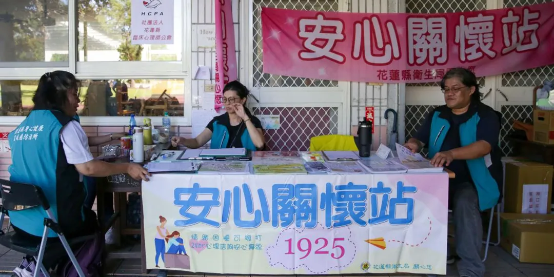 醫福會執行長林慶豐受命擔任衛生醫療組總指揮,已分別在大全收容中心及光復糖廠設立「醫療關懷站」與「安心小站」。(圖/花蓮縣衛生局)