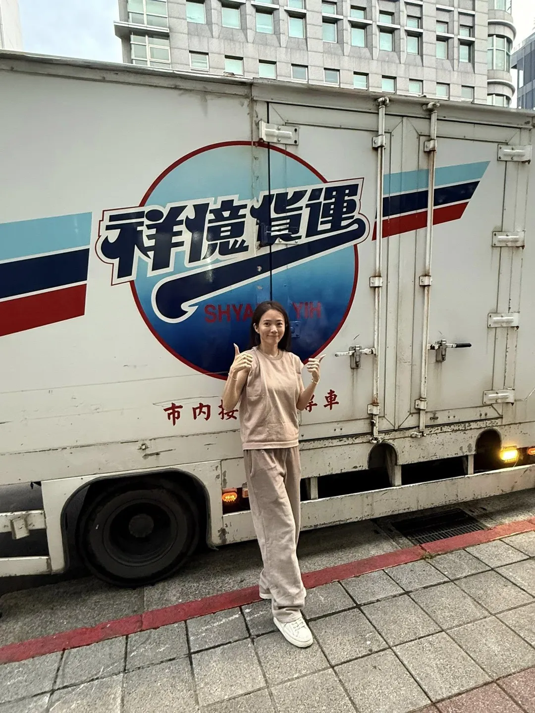 高宇蓁特別感謝貨運公司支援,在第一時間伸出援手。(圖/翻攝FB J.GAO)