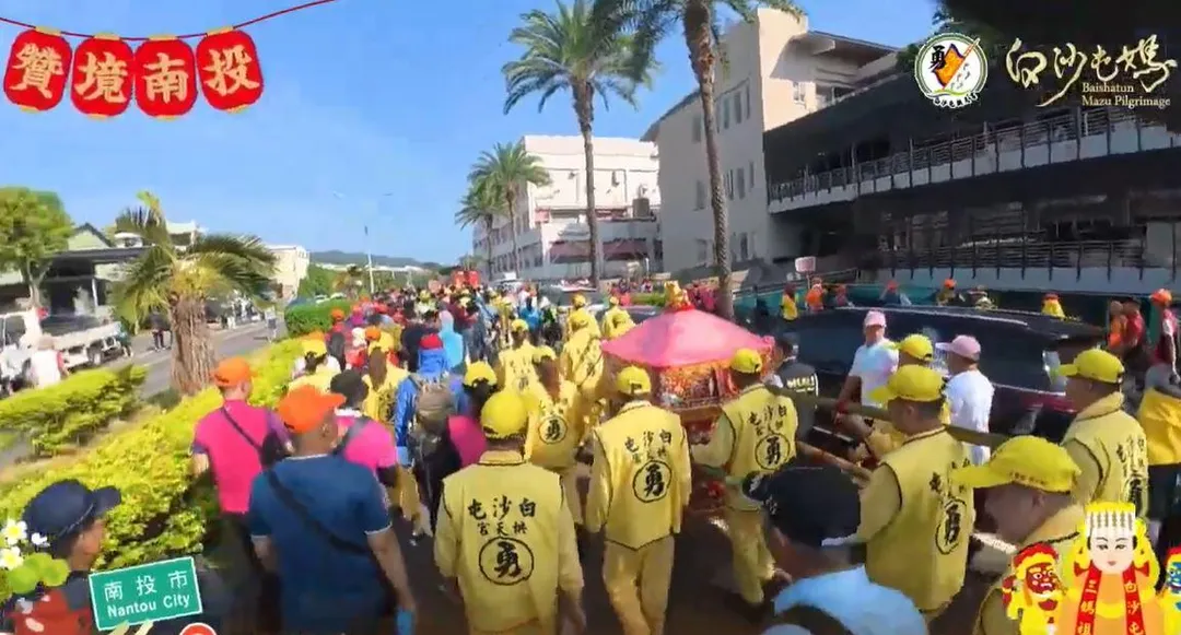白沙屯媽祖「三神贊境」南投，大批信眾參拜隨行。（圖／翻攝自YouTube／白沙屯拱天宮）