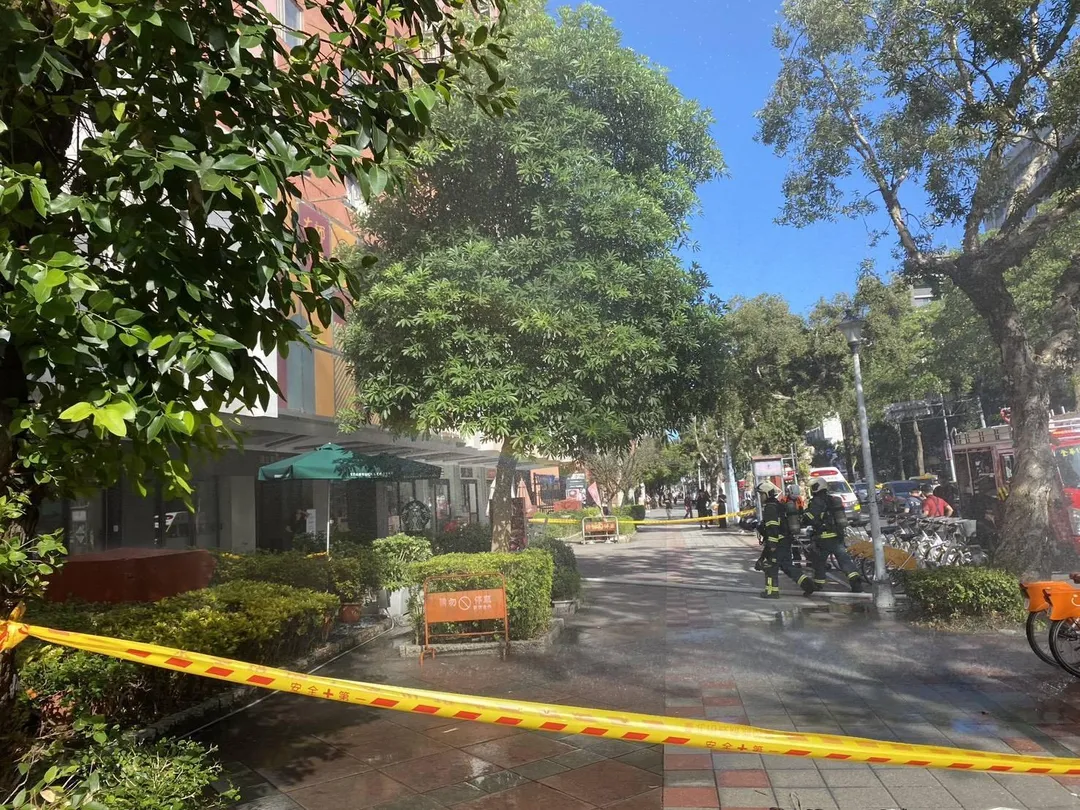 位於台北市大安區和平東路上的師範大學，下午驚傳火警，大火燃燒半小時後被撲滅。（圖/台北市消防局提供）