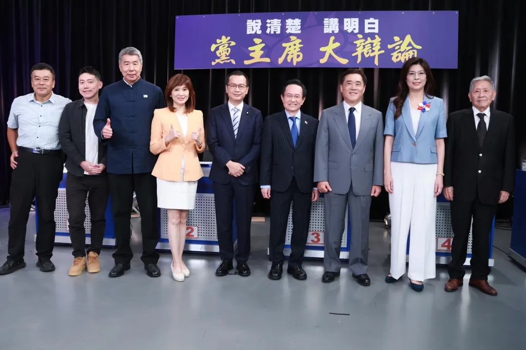 《說清楚講明白 黨主席大辯論》第二場於中天新聞攝影棚舉行,參選人郝龍斌、鄭麗文、羅智強、張亞中及蔡志弘。(圖/中天新聞)