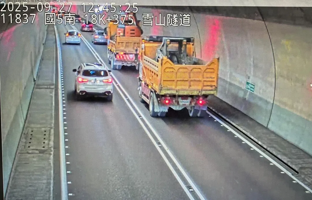 交通部高速公路局宣布暫時解除國道5號雪山隧道大貨車通行限制，目前累計共有186輛救災車輛提出申請並獲准通行。（圖/高速公路局提供）