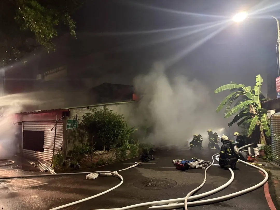 台北市內湖區晚間發生火警，所幸火勢順利撲滅。（圖/台北市消防局提供）