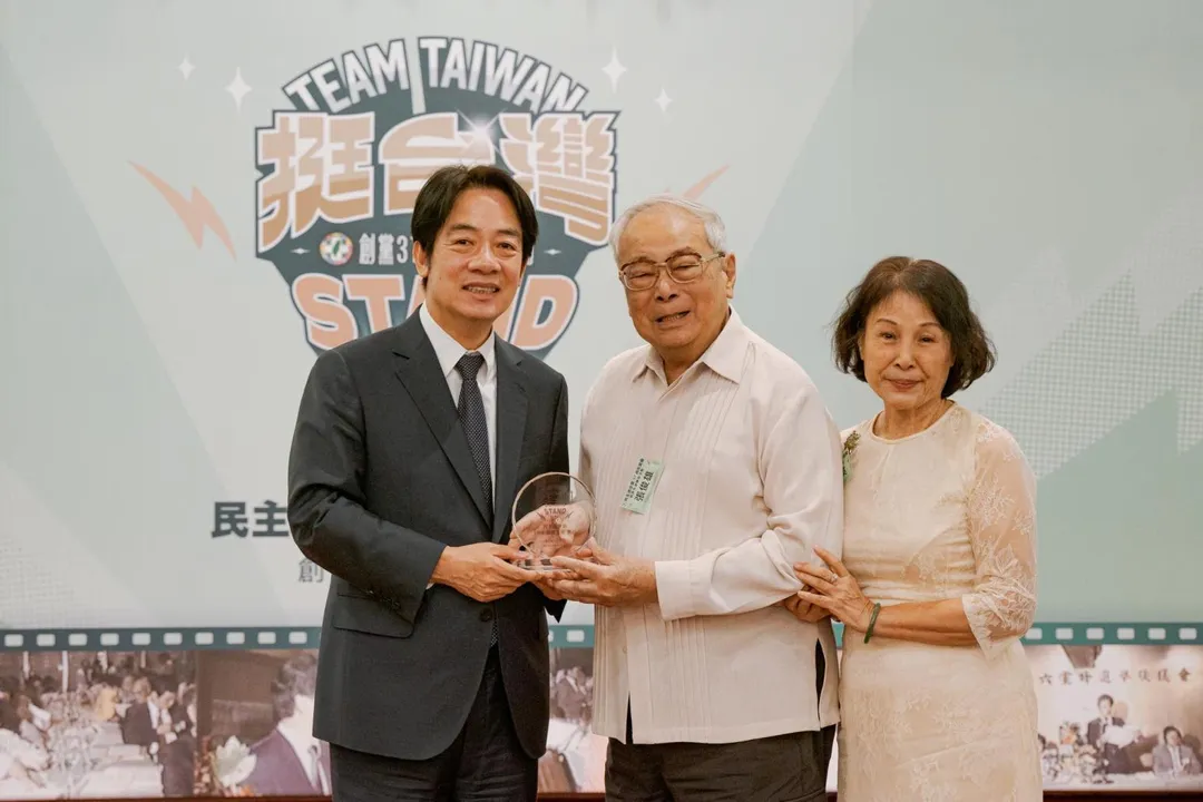 賴清德（左）哀悼張俊雄（中）。（圖／翻攝賴清德臉書）