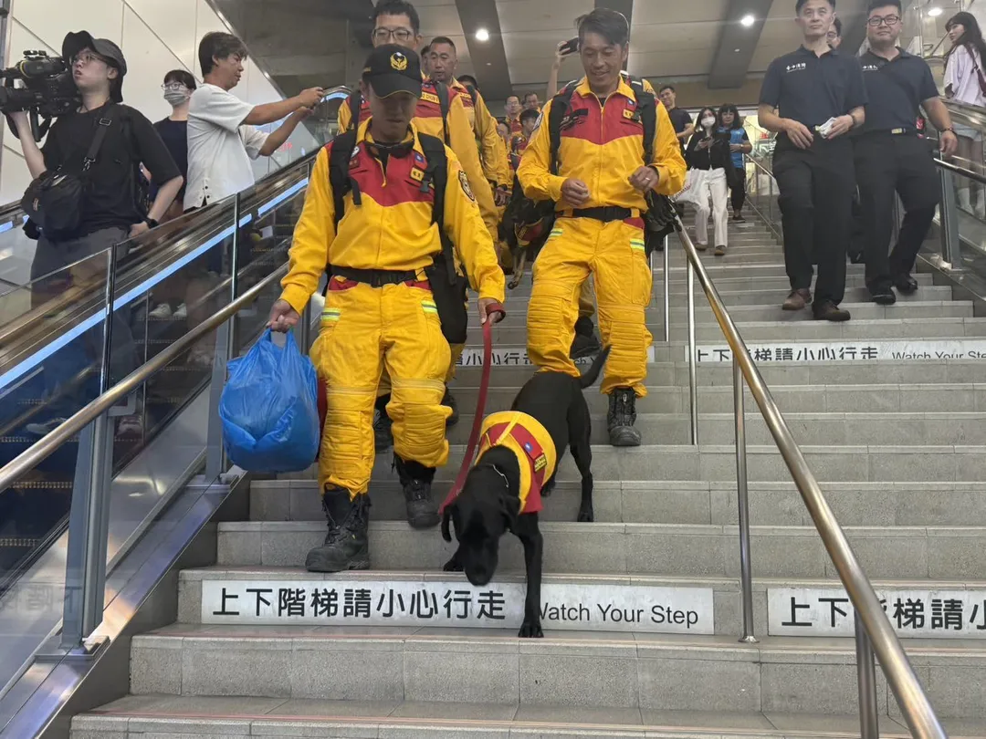 台中首批特搜隊昨晚平安抵達台中。(圖/台中市消防局提供)