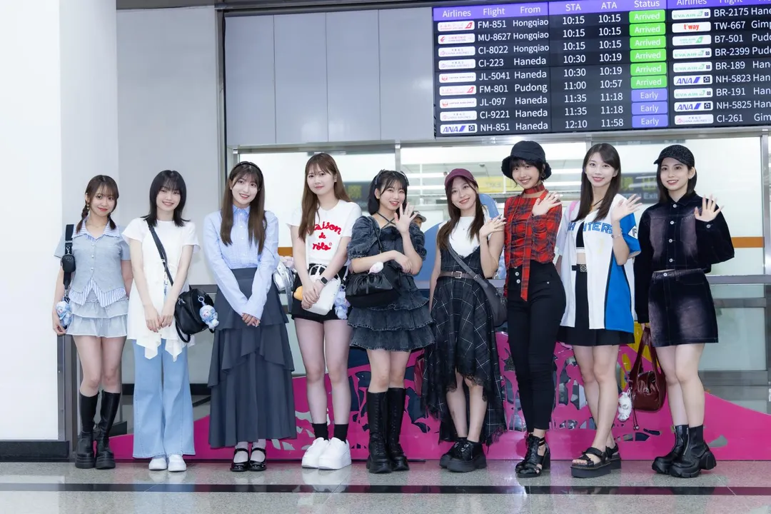 早安少女組。'25一早抵達台北松山機場。（圖 / COME ON JKSSP）